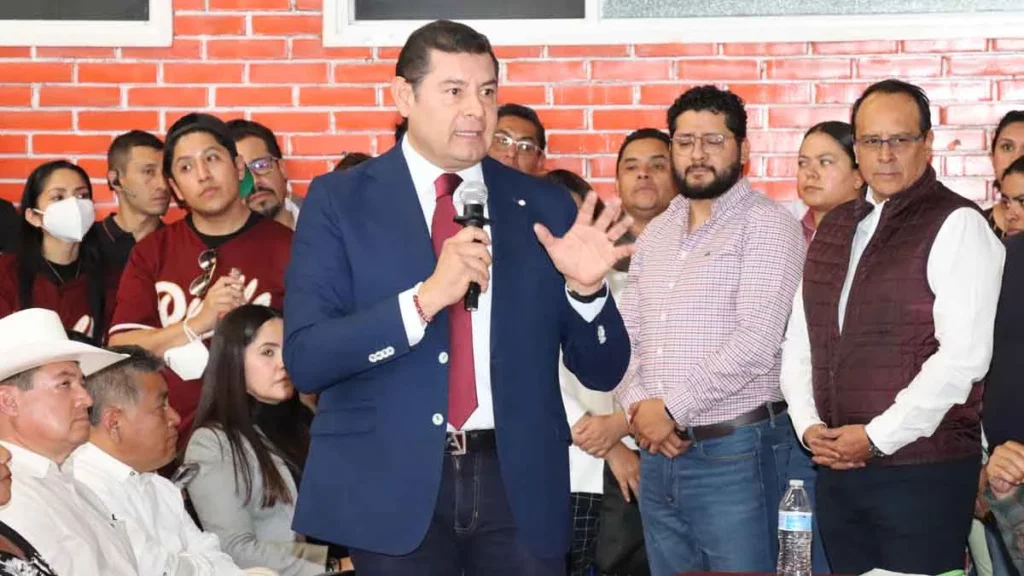 Armenta se reúne con ganadores y perdedores de diputaciones federales en Puebla