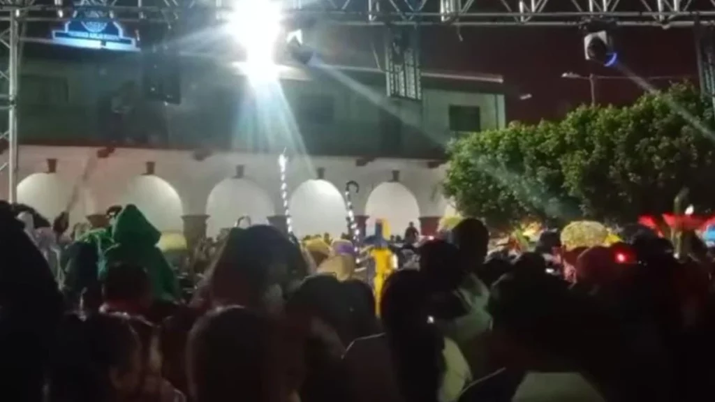 Hombre muerto y niño herido: saldo de balacera en carnaval en Texmelucan