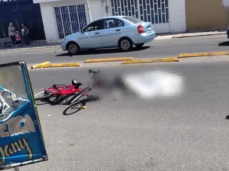¿Quién tuvo la culpa?, ciclista choca contra puerta de auto y Ruta 25B lo atropella (VIDEO)