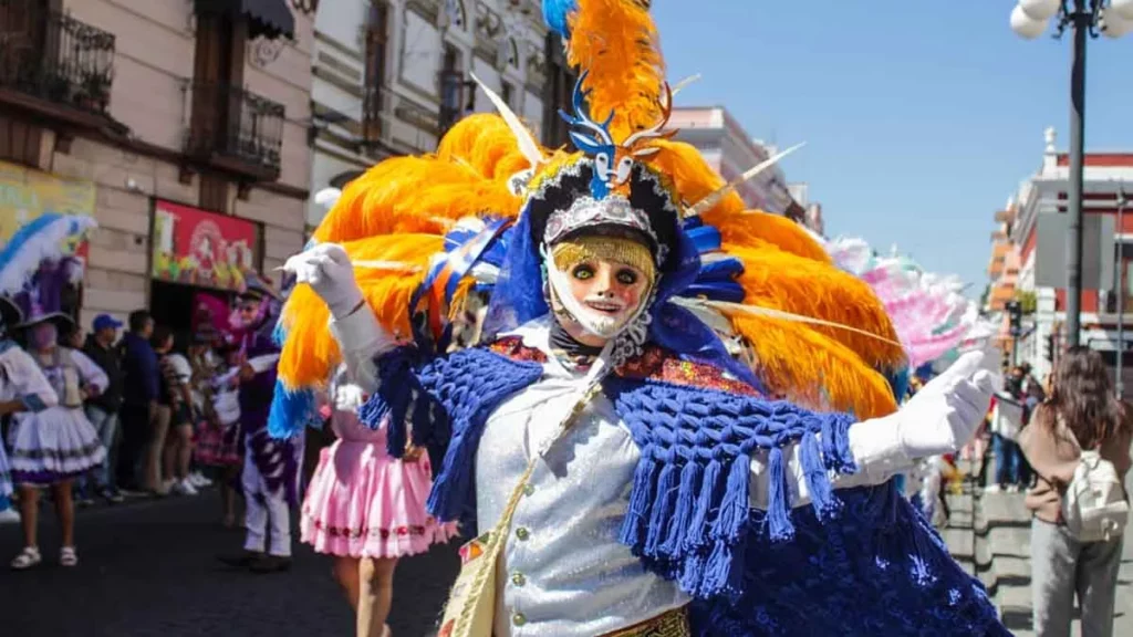 FOTOS: Desfile de Huehues 2024 en Puebla, una tradición que se resiste a morir