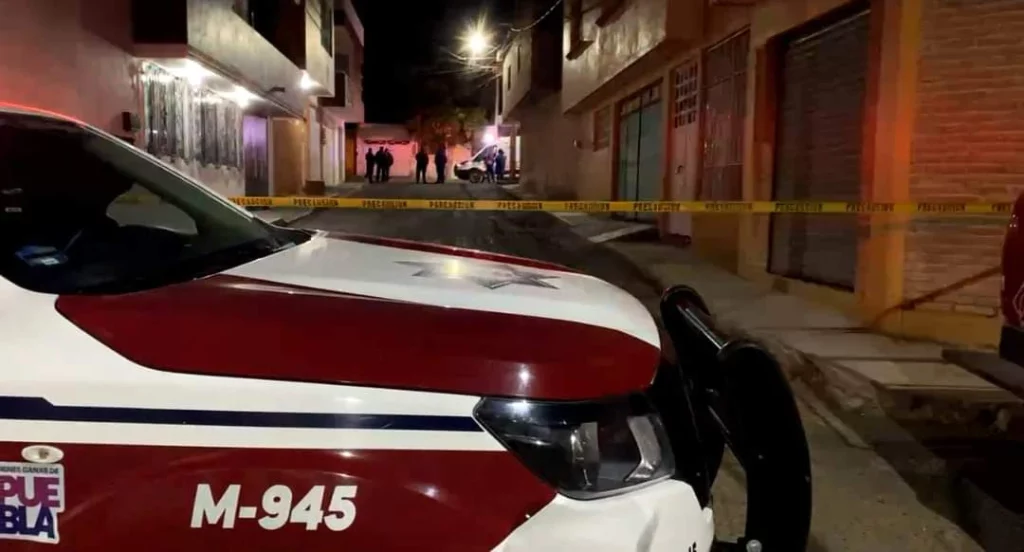 Patrulla de policía en Tehuacán, Puebla, donde balearon a una pareja.