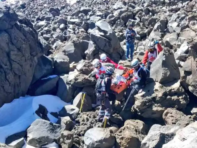 Muere una de las alpinistas rescatada en el Pico de Orizaba, tras horas de su localización