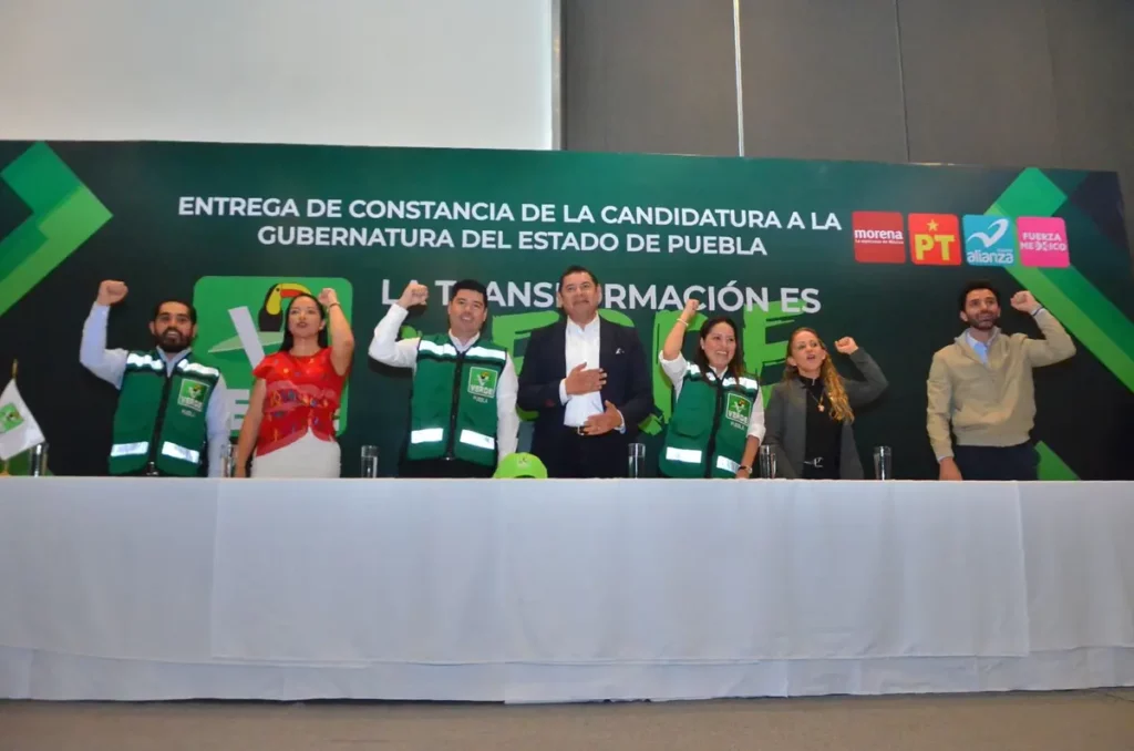 Dirigente nacional del Verde Ecologista, dirigente estatal en Puebla y Alejandro Armenta.