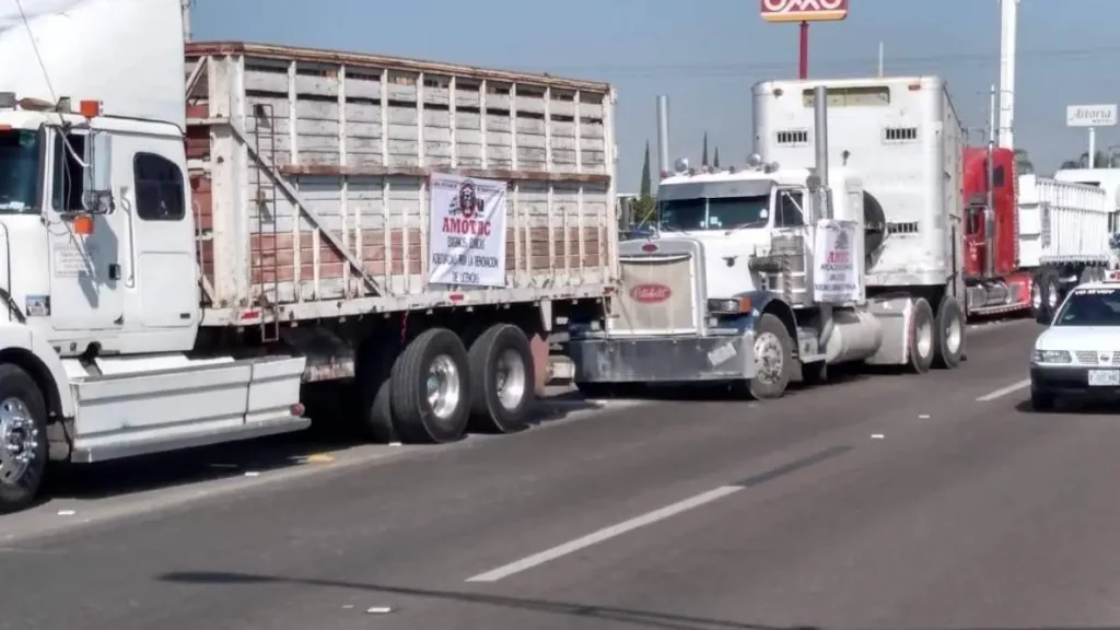 Transportistas ya no bloquearán carreteras de Puebla, pero saldrán en caravana