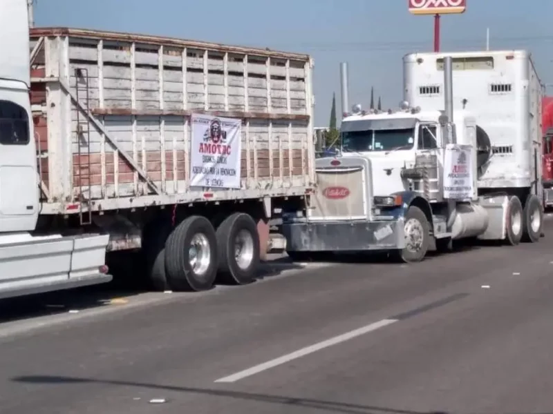 Transportistas ya no bloquearán carreteras de Puebla, pero saldrán en caravana