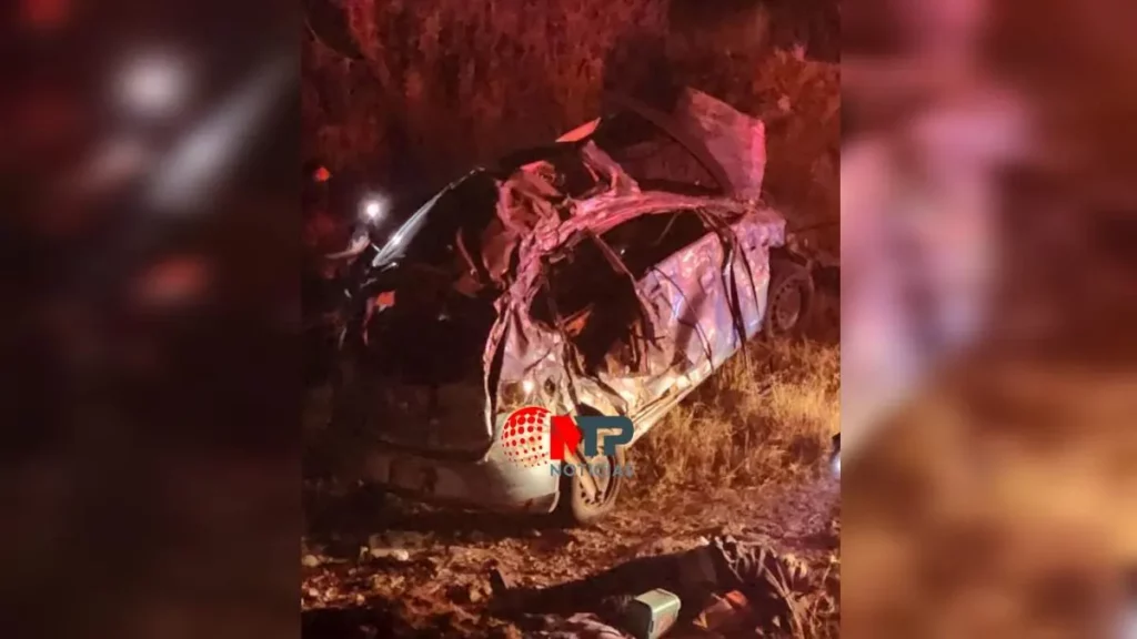 Volcadura en Periférico Ecológico deja tres muertos, 2 mujeres y un hombre