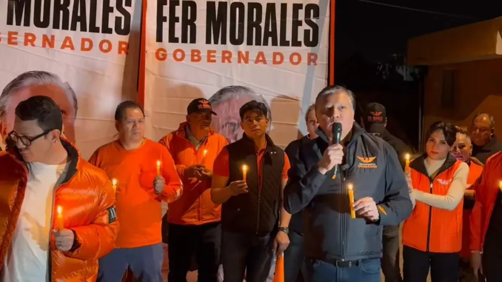 Fernando Morales, militantes de Movimiento Ciudadano con veladoras en inicio de campaña en la ciudad ed Puebla.