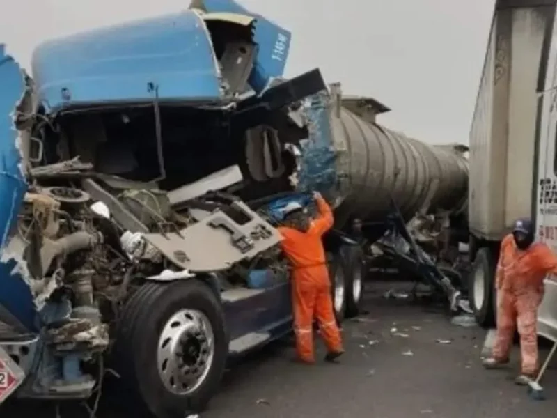 Accidente de 32 autos provoca fila de 33 kilómetros en la Puebla-Orizaba