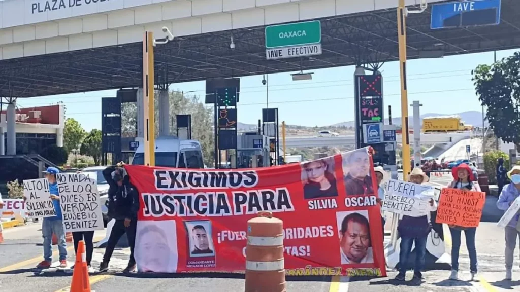 Bloquean la Tehuacán exigen no liberar a asesino dos hermanos