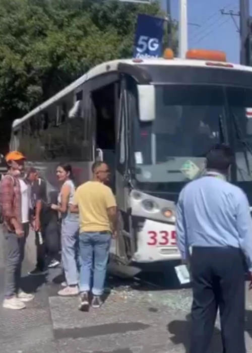 Diez lesionados deja choque entre ambulancia y unidad de RUTA