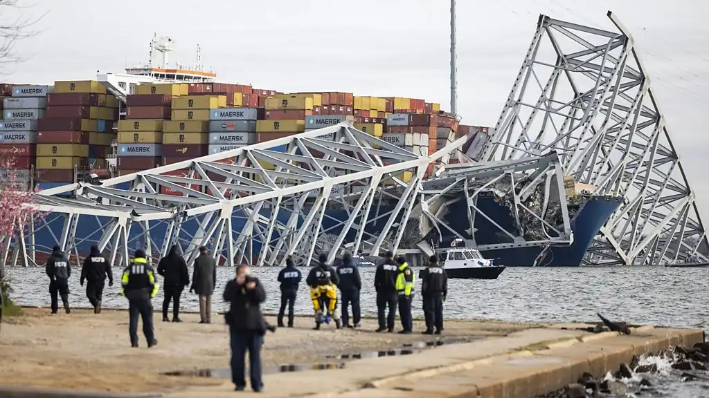 Puente de Baltimore derrumbado tras ser golpeado por barco en Estados Unidos.