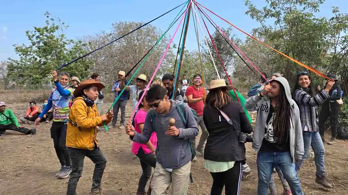 ¡A ver si no se enoja! Celebran cumpleaños del Popocatépetl con danza de origen alemán