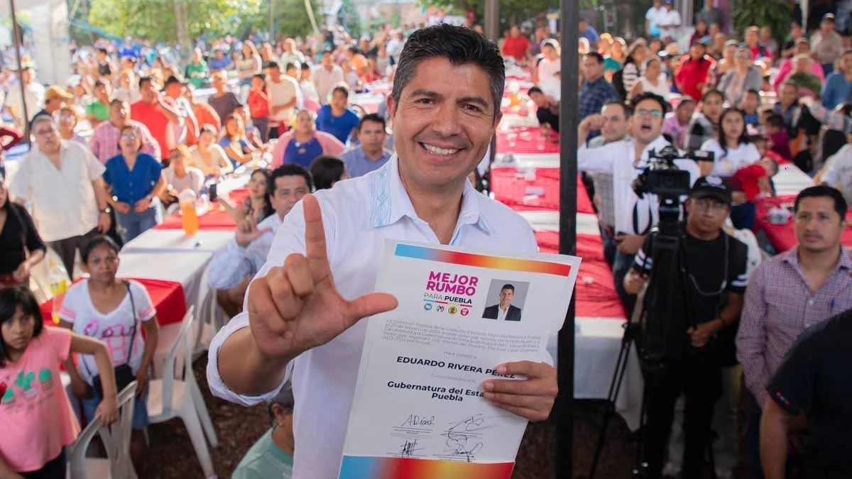 “No le tengo miedo a Morena”: Eduardo Rivera al recibir constancia de candidato en Sierra Norte