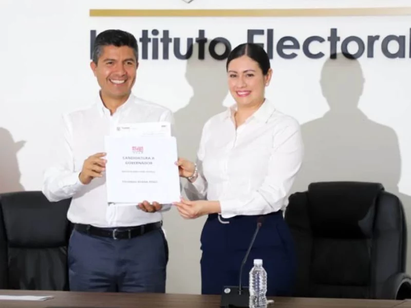 Eduardo Rivera da su voto de confianza al IEE tras registrarse como candidato