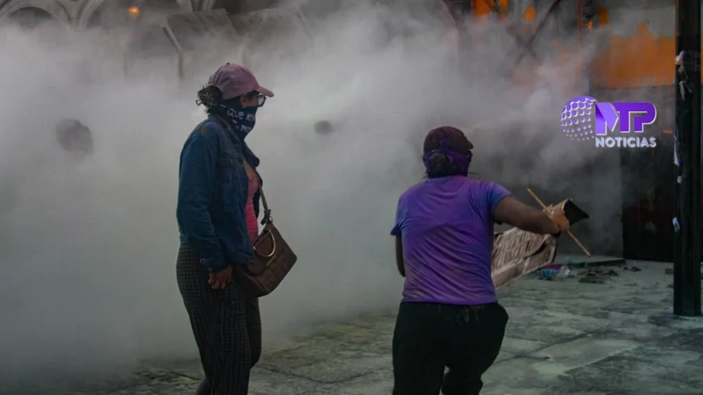 Detienen a dos infiltrados en marcha feminista en Puebla