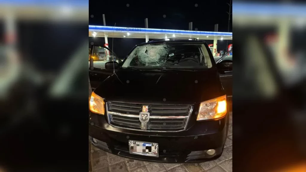 Lanzan piedra a camioneta en la México-Puebla y fracturan costillas a automovilista