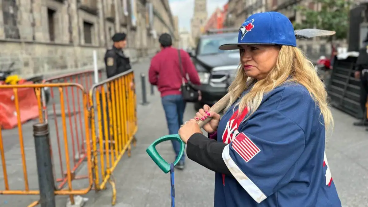 "Presidente, soy beisbolista ¿me deja pasar?": madre buscadora pide a AMLO que la reciba