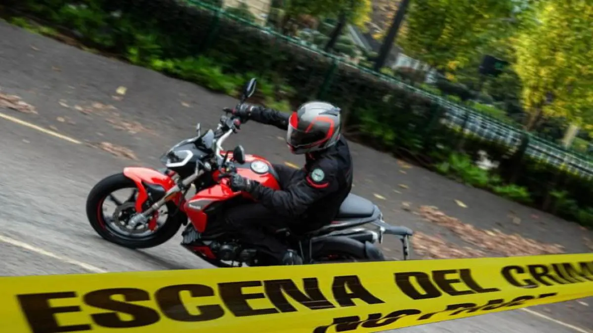 Muere motociclista que chocó contra auto en Diagonal Defensores