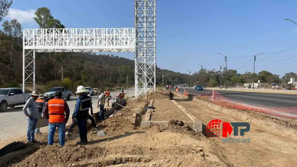 En tramo Clavijero construye Sergio Salomón primeros paraderos de RUTA 4 del Periférico (FOTOS)