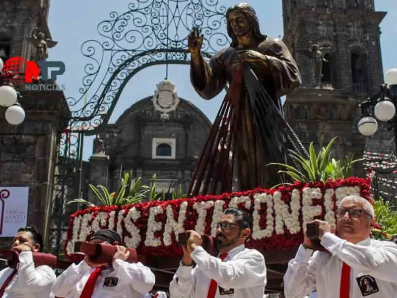 Encabezan arzobispo y gobernador Procesión de Viernes Santo en Puebla (FOTOS)