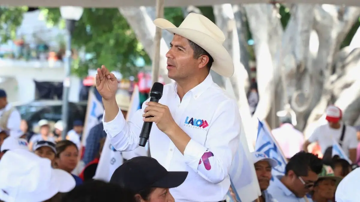 Eduardo Rivera en campaña en la Mixteca