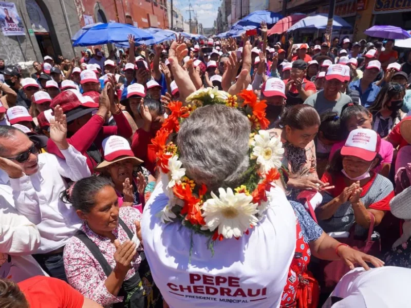 Locatarios de mercado abren las puertas a Pepe Chedraui