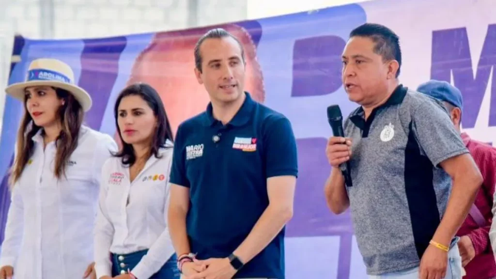 Carolina Biuregard, Karina Romero, Mario Riestra y Mauricio Flores, excoordinador de Noroña