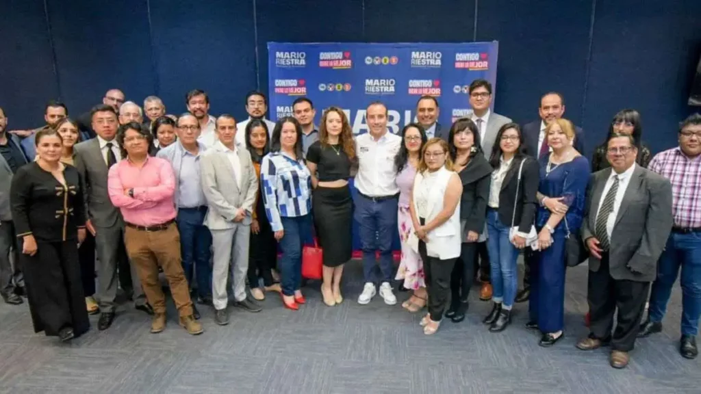 Mario Riestra en encuentro anual del sector salud