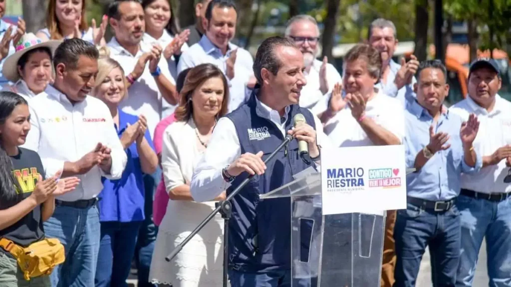 Mario Riestra en la instalación de comité