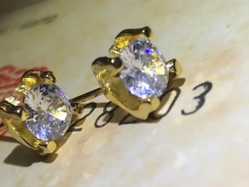Compra aretes de diamantes Cartier por ‘error’ en 237 pesos, su valor es de 237 mil pesos