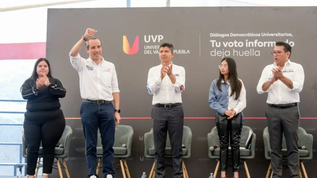 Mario Riestra presenta propuestas a universitarios de la UVP
