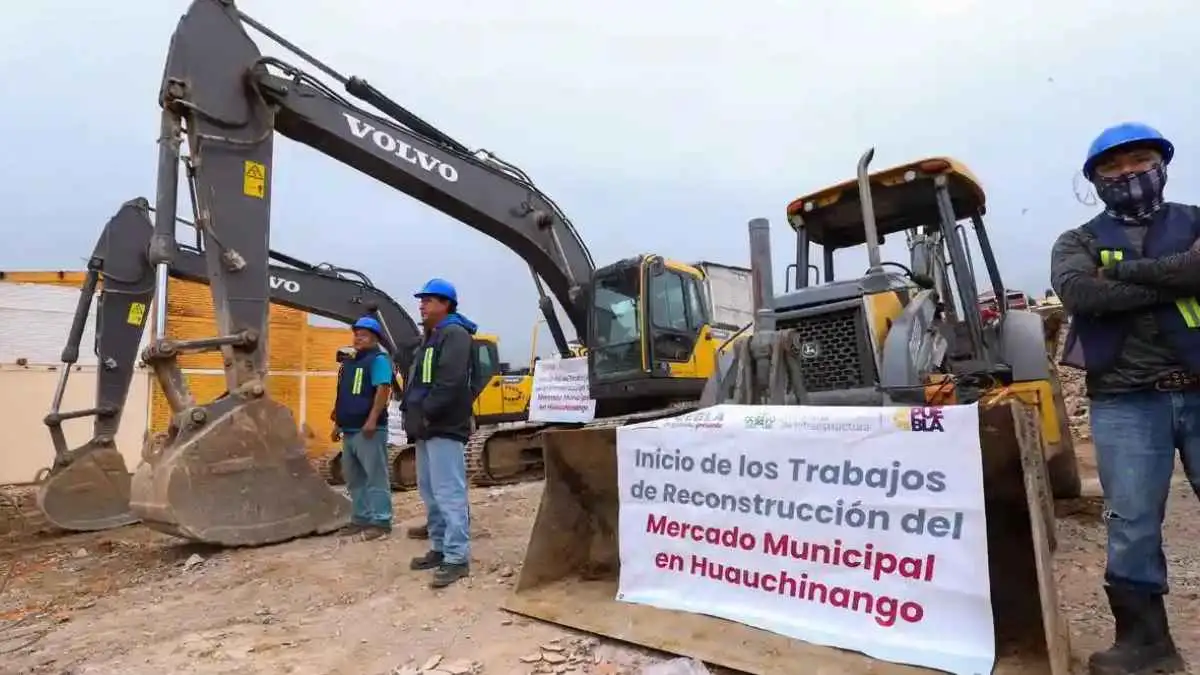 AMLO pide a Sergio Salomón y a edil de Huauchinango revisar reconstrucción de mercado