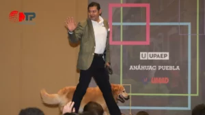 Armenta no le huyó a la UPAEP y sale aplaudido junto a su perro 'Tomy'
