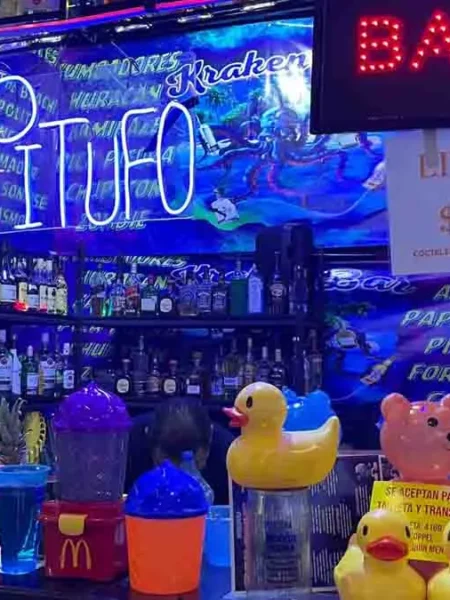 Patolitros, azulitos: esto cuesta emborracharse en la Feria de Puebla 2024