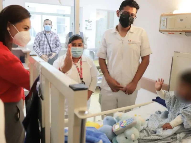 Gaby Bonilla visita a bebé que abandonaron en La Loma, así va su recuperación