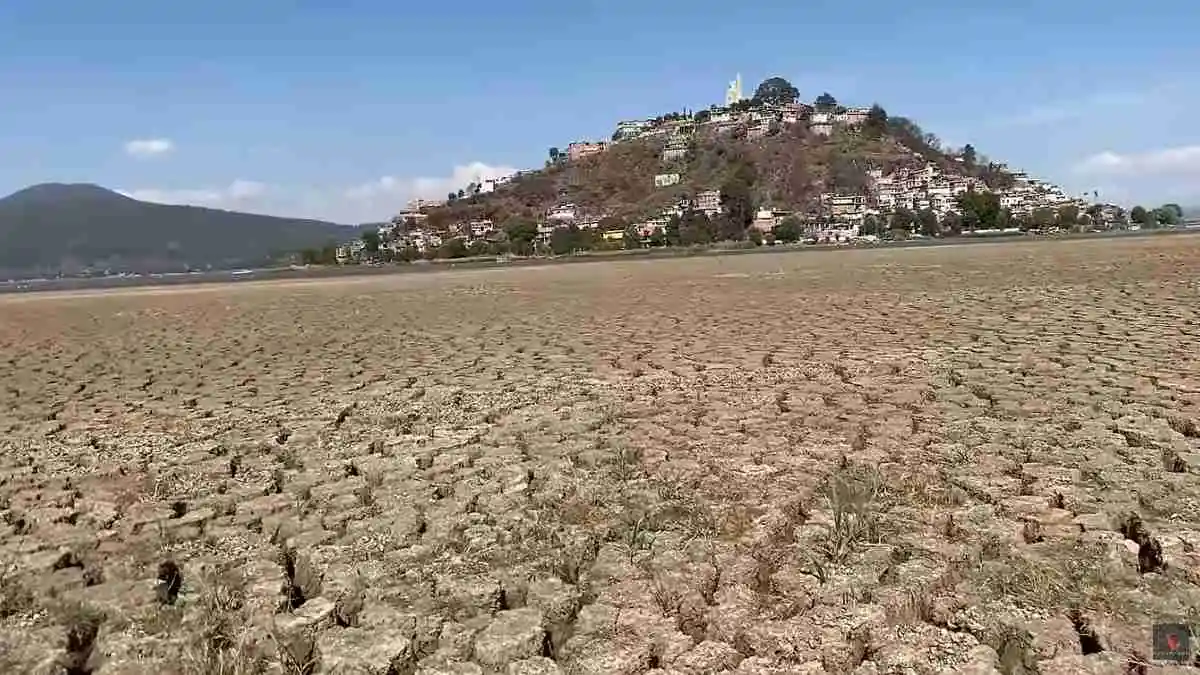  Lago de Pátzcuaro se seca: youtuber camina hacia la isla de Janitzio