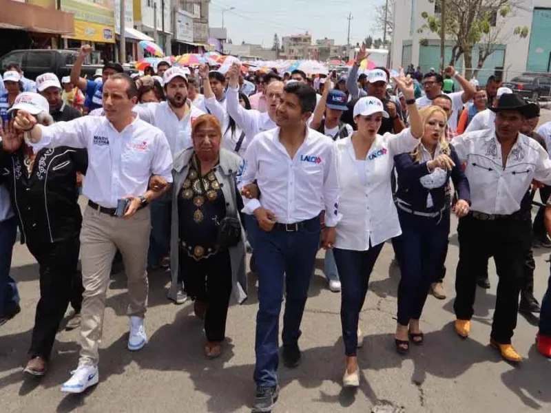 Pavimentar calles de la Central de Abasto, promete Eduardo Rivera a comerciantes