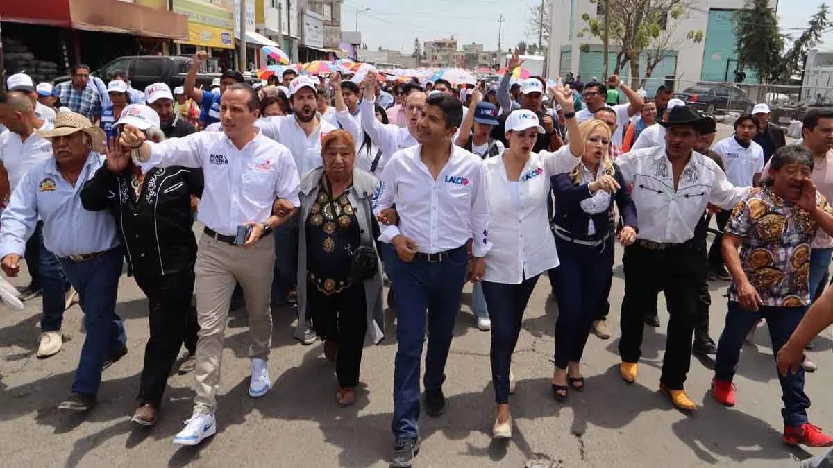 Pavimentar calles de la Central de Abasto, promete Eduardo Rivera a comerciantes