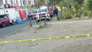 Muere derechohabiente frente a clínica 55 del IMSS Puebla, tras negarle atención medica
