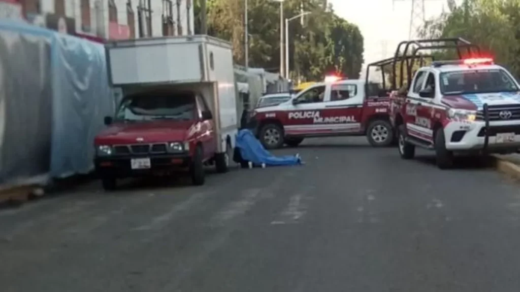 Muere derechohabiente frente a clínica 55 del IMSS Puebla, tras negarle atención medica