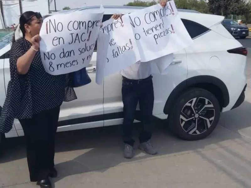 “No compren en JAC”: dueños de camioneta nueva que lleva 8 meses en el taller