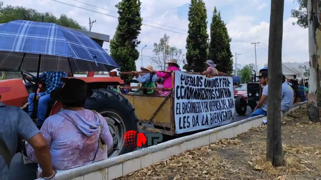 Bloquean la Recta a Cholula, exigen cierre definitivo del relleno sanitario intermunicipal