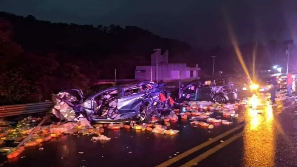 VIDEO: así se desprendió remolque de tráiler que mató a 6 y lesionó a 21 en la México-Tuxpan