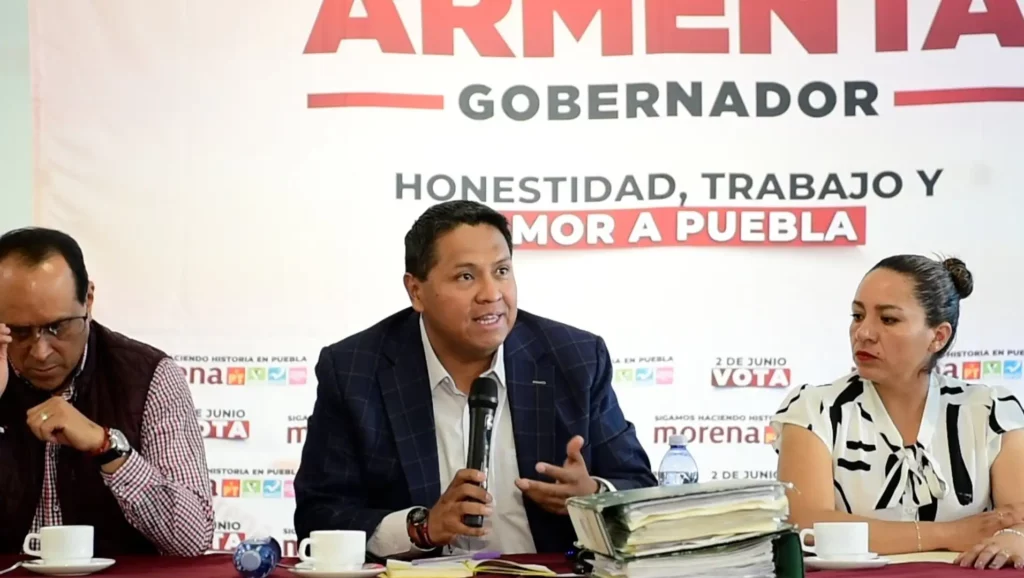 Leobardo Rodríguez, vocero de Pepe Chedraui, en rueda de prensa.