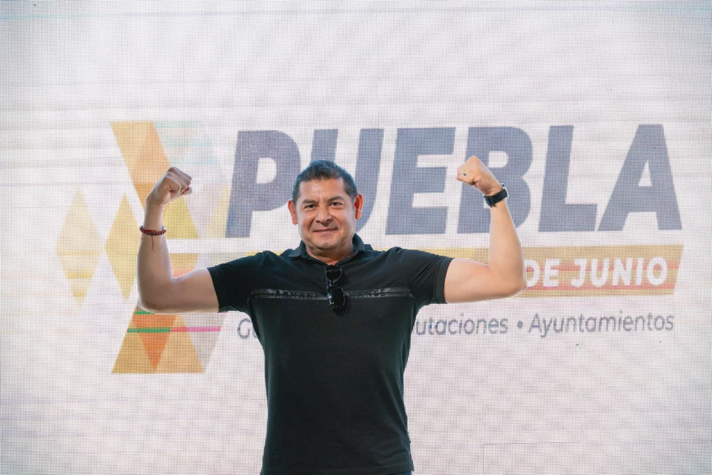 Armenta rumbo al debate en Puebla