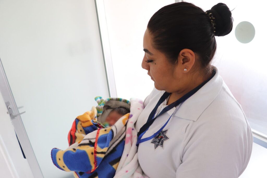 Bebé en resguardo tras ser abandonado en Puebla