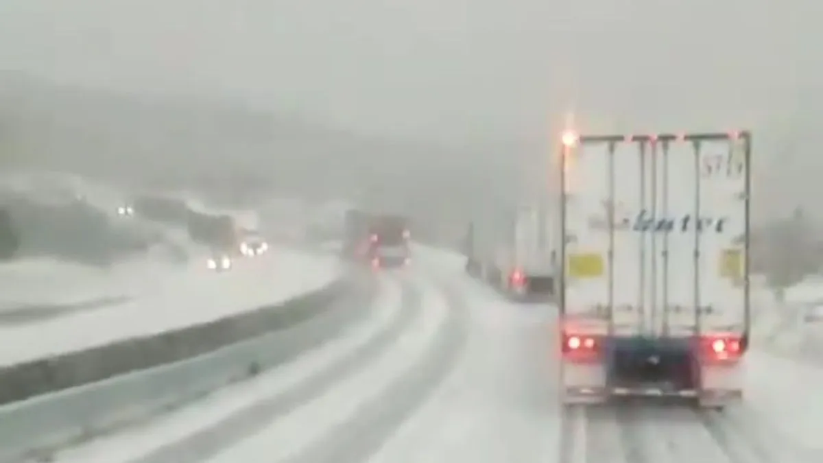 Caída de nieve provoca cierre en la autopista Puebla-Orizaba