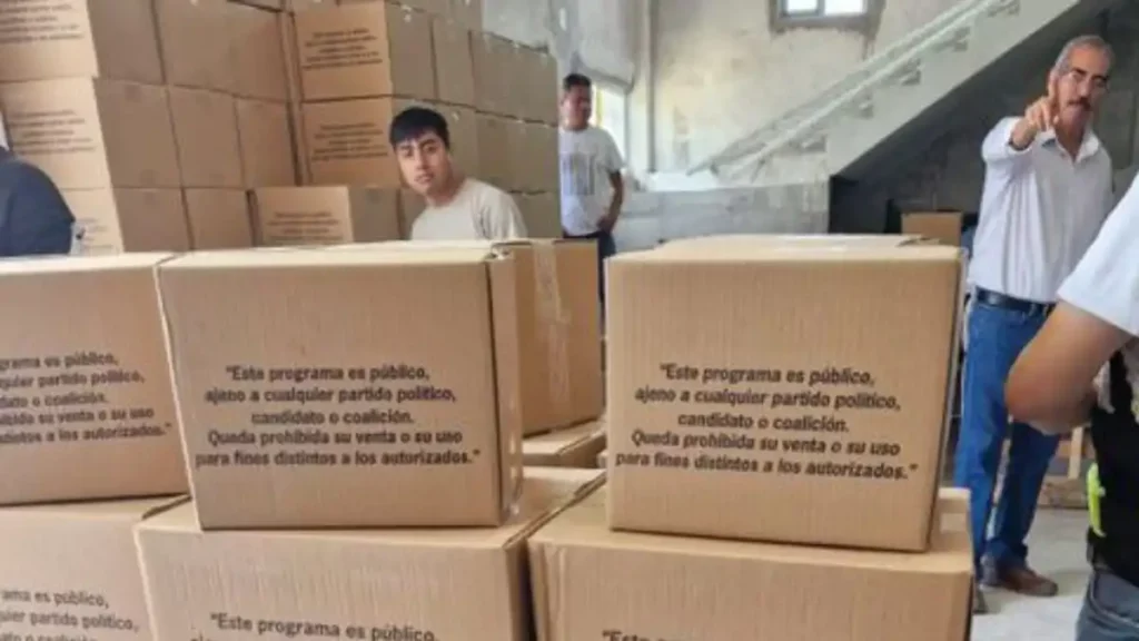 Candidato ‘cacha’ entrega de despensas y Ayuntamiento de Puebla lo denunciará por destrucción de kits