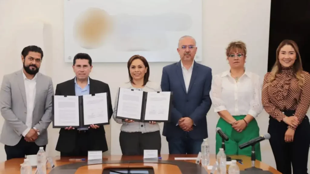 Firma Gaby Bonilla convenio con UTP para que universitarios conozcan labor del DIF