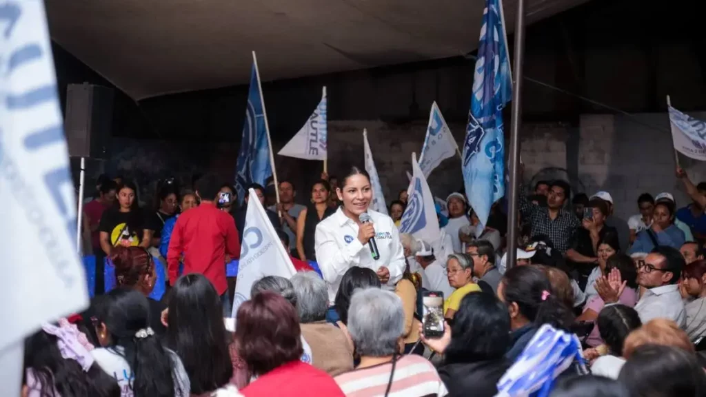 Lupita Cuautle en cierre de campaña en la colonia Concepción La Cruz.